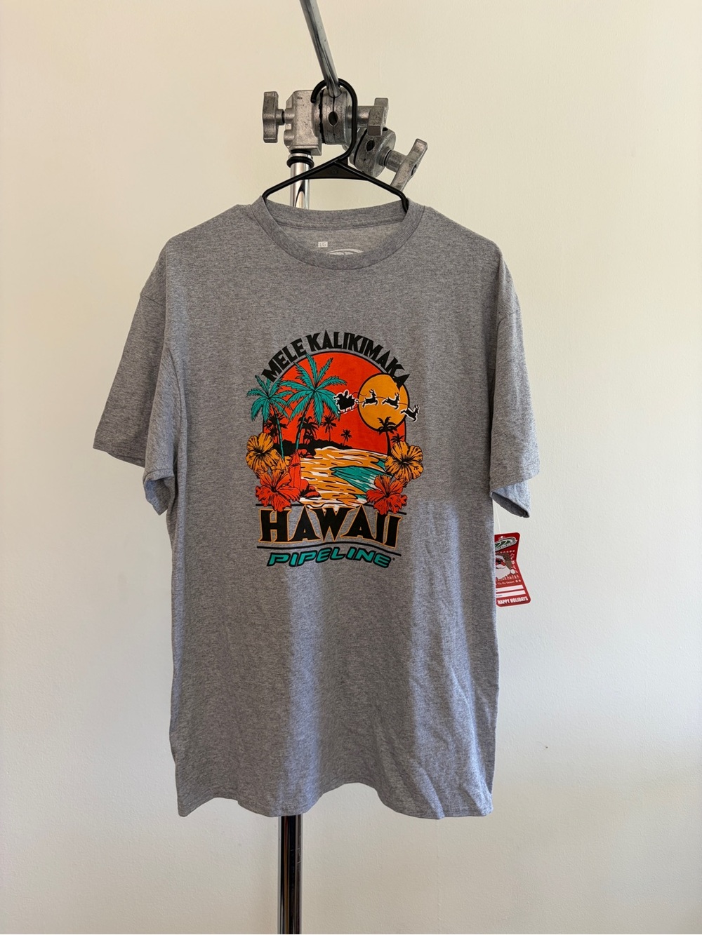 Hawaii Pipeline 'Mele Kalikimaka' Graphic Tee - Gray